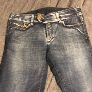 Diesel jeans, in really good shape, has a double button in the front.